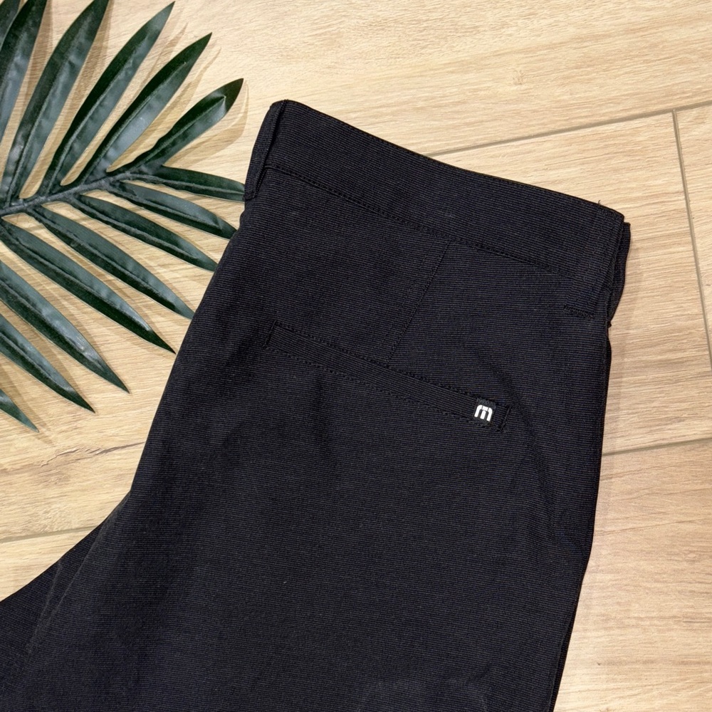 Travis Mathew Black Flat Front Men Shorts SIZE 33